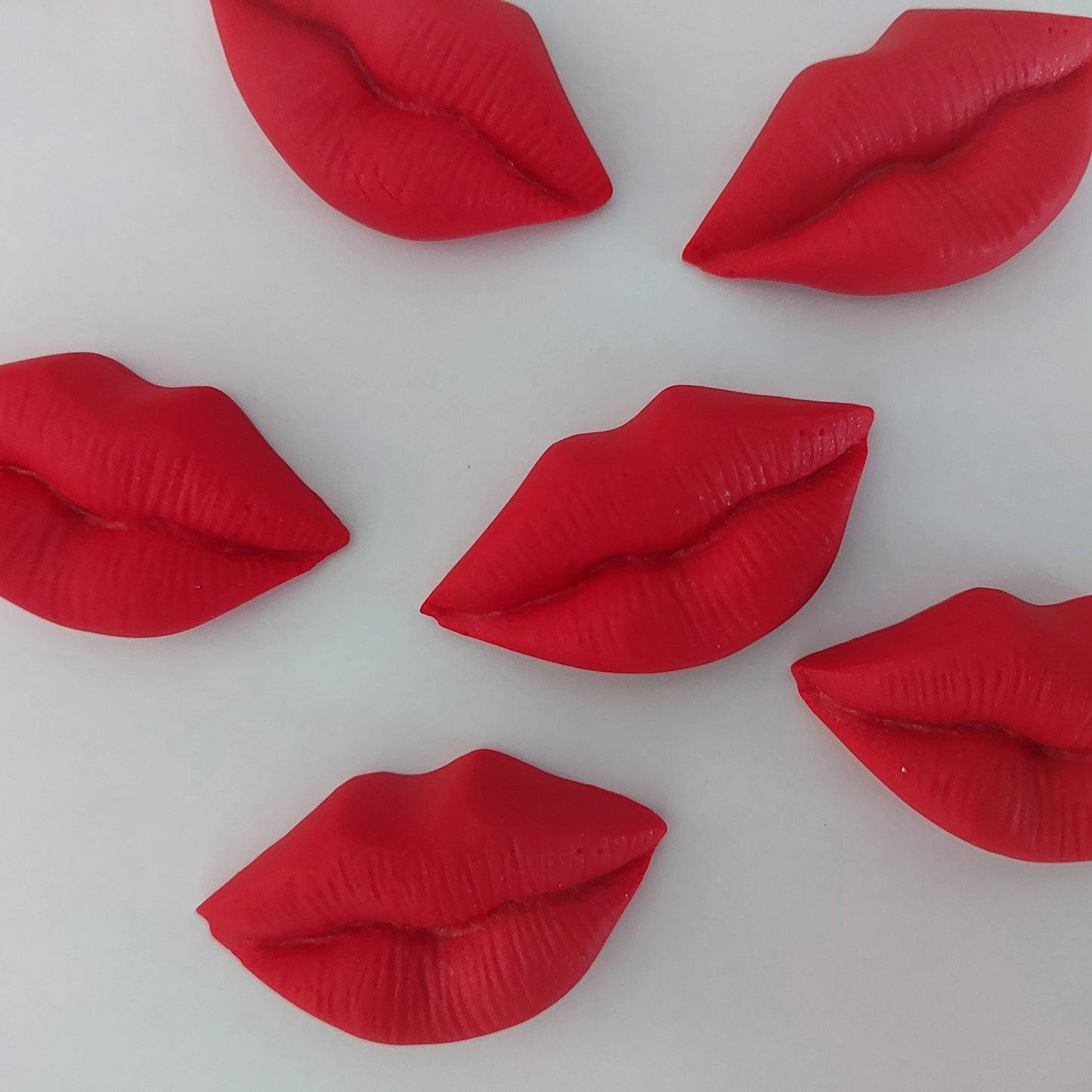 Large red lips, edible fondant icing decorations by Cake Candy NZ
