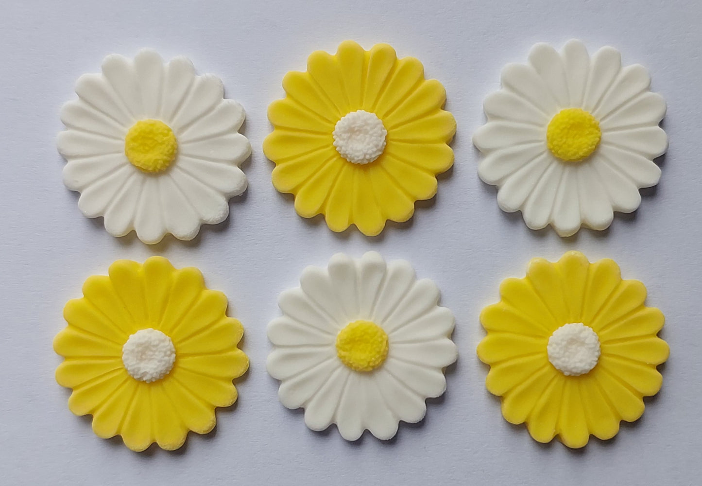 White and yellow daisies, edible fondant icing decorations by Cake Candy NZ