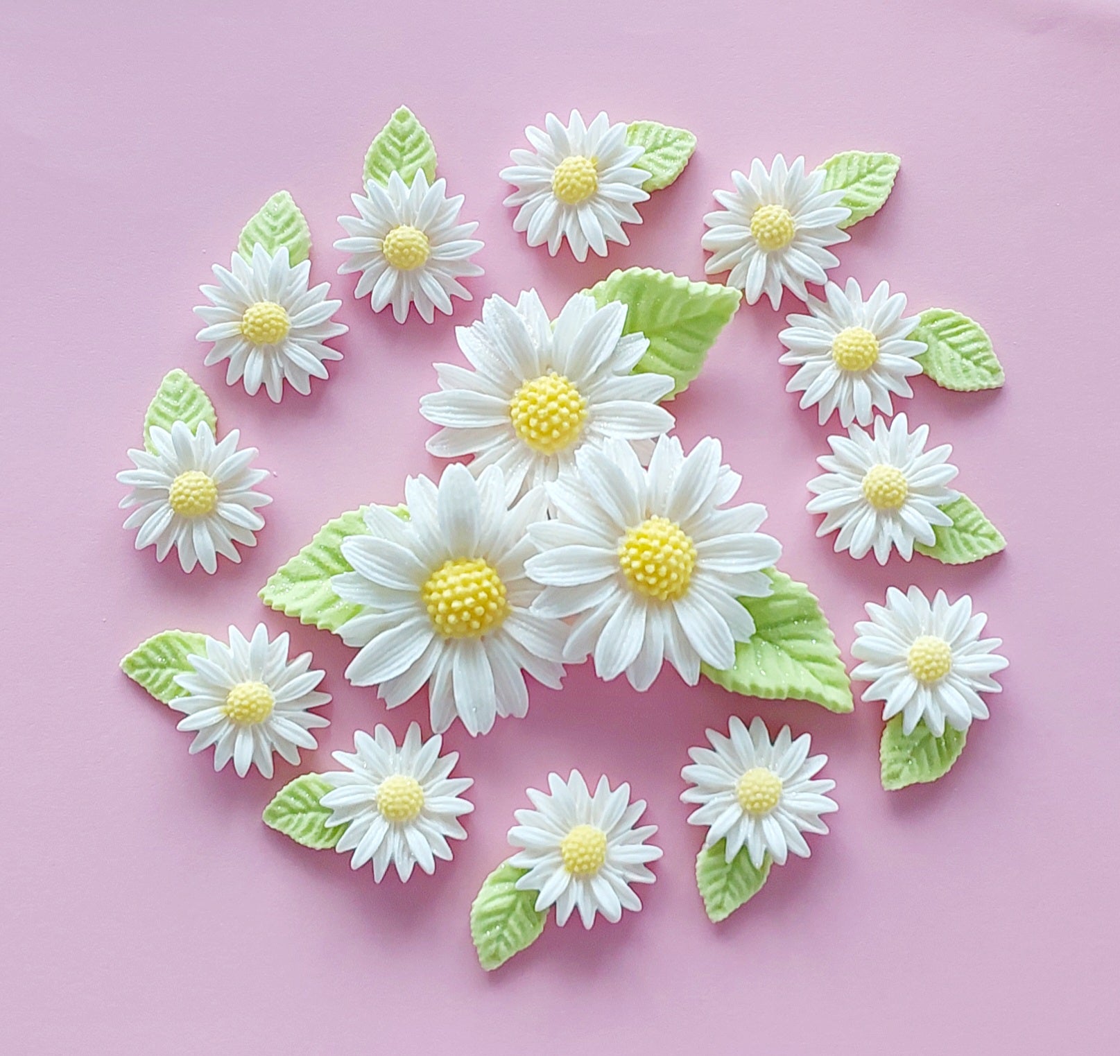 Daisies and leaves, edible fondant icing decorations by Cake Candy NZ